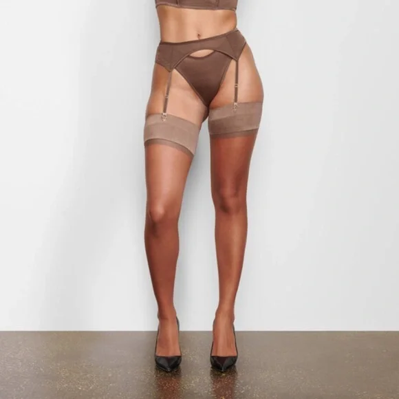 🆕Skims Glissenette Garter Belt Cocoa - Picture 2 of 6